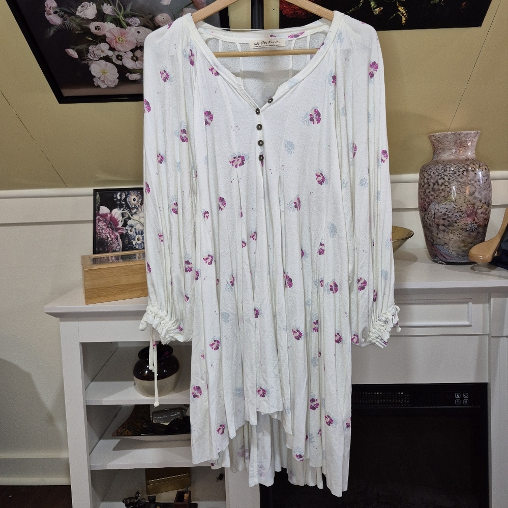 We The Free White and Pink Floral Top